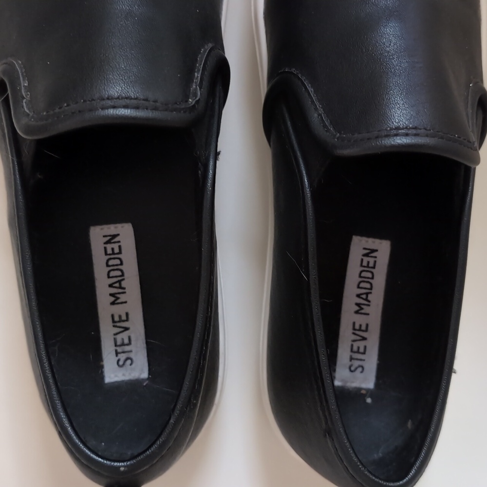 ๐ฉถ Steve Madden Black Silver Chrome Mirror Slip-On Sneakers - Picture 4 of 5